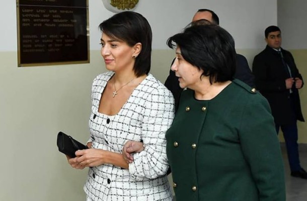 Դատավորը լալիս էր․ Հրապարակ