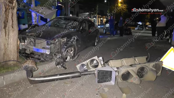 Երևանում բախվել են «Toyota»-ն ու «Infiniti»-ն, որը կոտրել է լուսակիրն ու բախվել ծառին. կան վիրավորներ. shamshyan.com