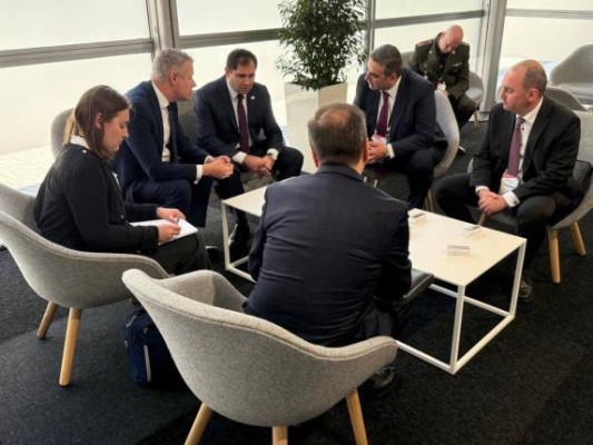 Պապիկյանը Բեռլինում հանդիպել է Միացյալ Թագավորության զինված ուժերի նախարարի հետ