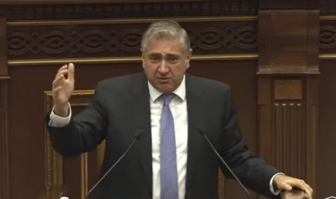«Ժիգուլի» հրողը հիմա «Մերսեդես» քշո՞ւմ է, թե՝ չէ. ԱԺ-ում բանավեճ տեղի ունեցավ