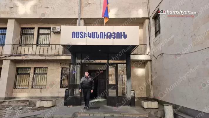 Երևանում ճանապարհը չզիջելու պատճառով Opel-ի և Mercedes-ի վարորդները վիճել են, հայհոյել իրար, ուղևորը ոտքով հարվածել է մյուս մեքենայի դռանը. shamshyan.com