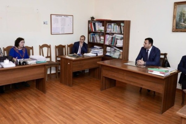 Արմավիրի մարզպետն այցելել է Մերձավանի դպրոց, հորդորել բոլոր կողմերին դրսևորել զսպվածություն