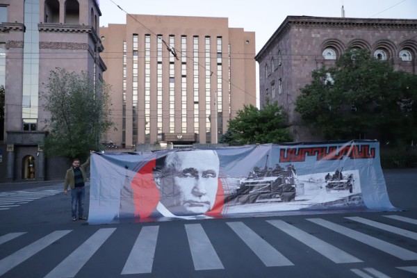 Հայ ժողովուրդը ձեզ չի ներելու, մարդասպաններ․ Արման Բաբաջանյանի ակցիան