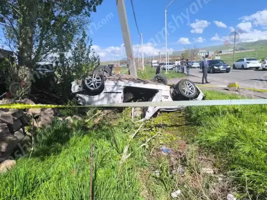 Ողբերգական ավտովթար՝ Արթիկում․ BMW-ն գլխիվայր շրջվել է․ վարորդը հիվանդանոցի ճանապարհին մահացել է․ shamshyan.com