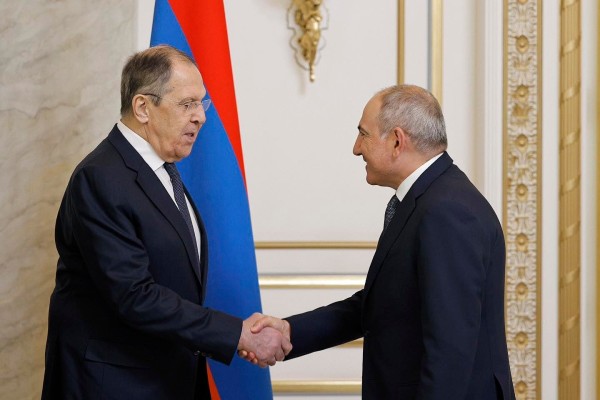 Փաշինյանը Լավրովի հետ քննարկել է երկկողմ օրակարգի, տարածաշրջանային և միջազգային հարցեր