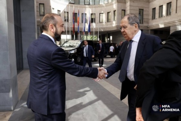 Մեկնարկել է Արարատ Միրզոյանի և Սերգեյ Լավրովի առանձնազրույցը