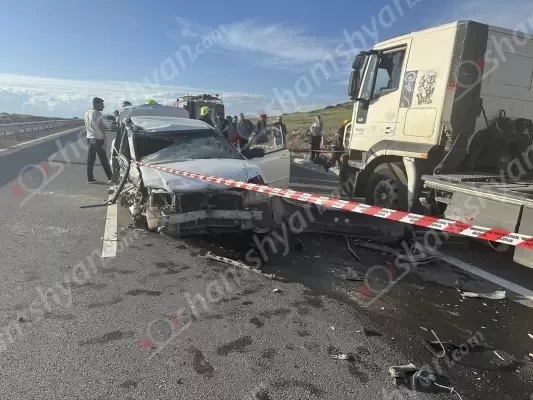 Արագածոտնի մարզում բախվել են Toyota Corolla-ն և Iveco բեռնատարը․ կան վիրավորներ․ shamshyan.com