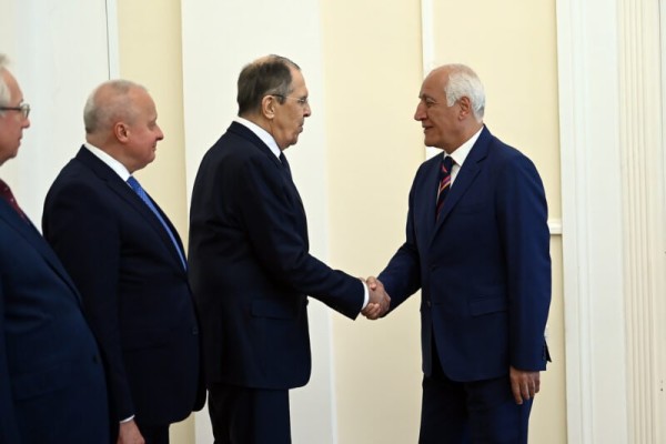 ՀՀ նախագահը Լավրովի հետ քննարկել է տարածաշրջանային իրավիճակը