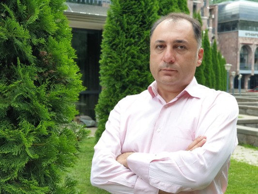 Դպրոցներում անցակետեր տեղադրելու ԿԳՄՍՆ-ի որոշումն աբսուրդ է․ Ատոմ Մխիթարյան