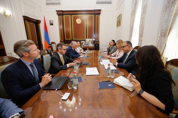 Փոխվարչապետ Տիգրան Խաչատրյանն ընդունել է ԱԶԲ հայաստանյան գրասենյակի տնօրենին