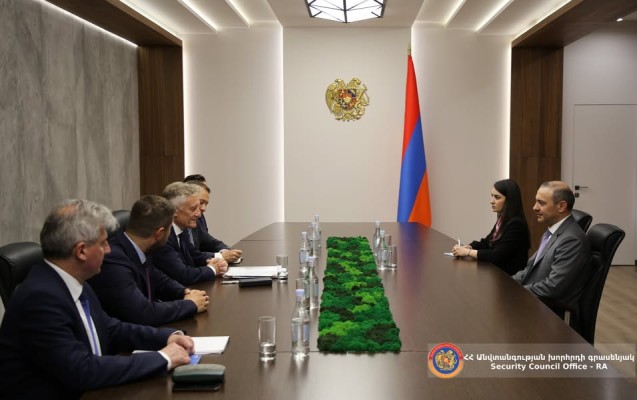 ԱԽ քարտուղարն ընդունել է Լեհաստանի ԱԳ նախարարի տեղակալին