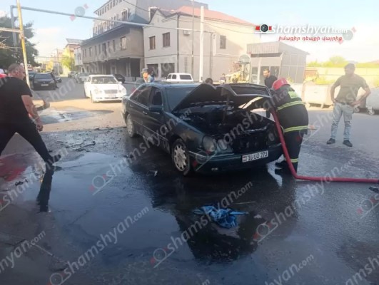 Արարատում «Mercedes»- է այրվել. shamshyan.com