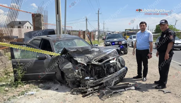 Զովունիում բախվել են 2 «Mercedes»-ները, որոնցից մեկն էլ բախվել է տան պարսպին. կան վիրավորներ. shamshyan.com
