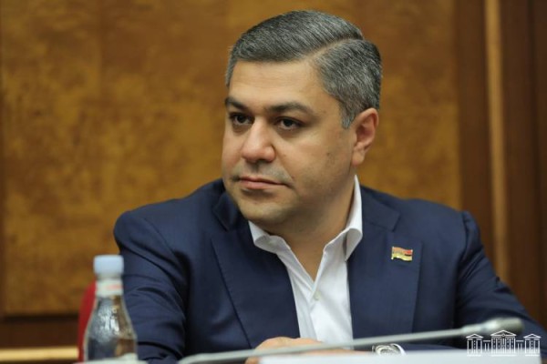 Փնտրվում է թեկնածու. Հրապարակ