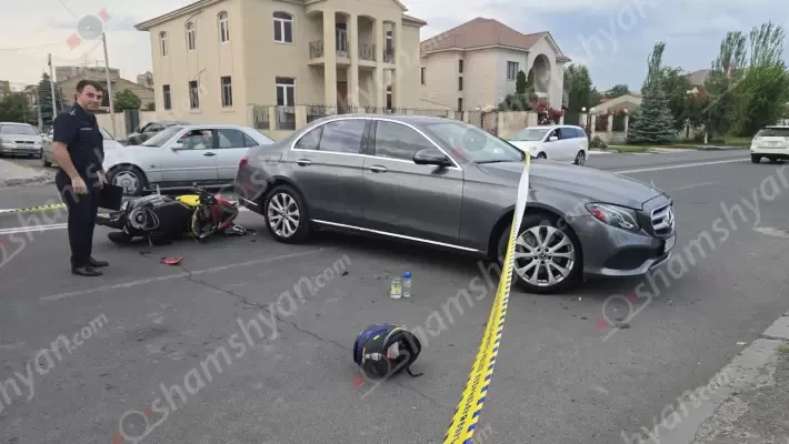 Երևանում բախվել են Mercedes-ն ու մոտոցիկլը. վերջինը կողաշրջվել է. մոտոցիկլավարը տեղափոխվել է հիվանդանոց. shamshyan.com