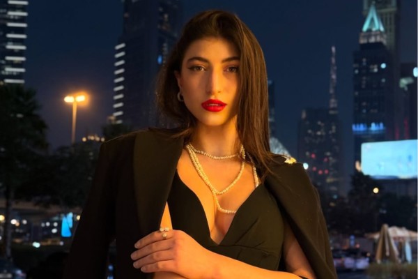 Hayat Project-ի համերգի ժամանակ երգչուհին ընկել է բեմից