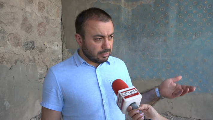 «Կարմիր բլուրում» ուրարտական պատը վերականգնելը կասեցված է. աղյուսները թափված. Սուքիասյան