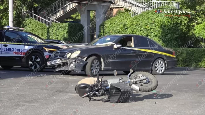 Երևանում բախվել են «Mercedes»-ն ու մոտոցիկլը. մոտոցիկլավարն ու ուղևորը, ովքեր մայր ու անչափահաս որդի են, հոսպիտալացվել են. shamshyan.com