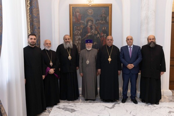 Ամենայն Հայոց կաթողիկոսն ընդունել է Լիբանանից ժամանած Քույր եկեղեցիների ներկայացուցիչներին