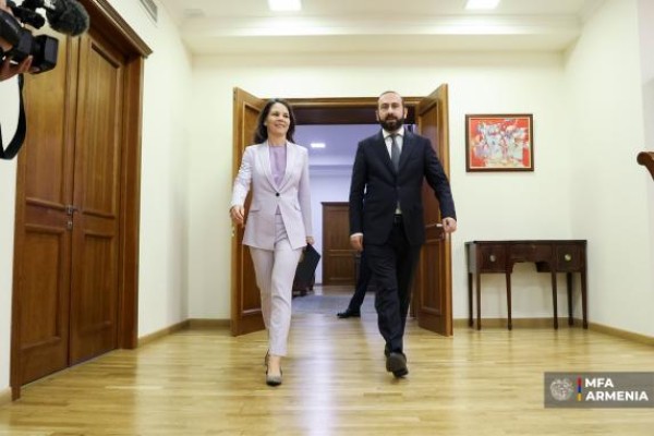 Արարատ Միրզոյանը շնորհավորել է Անալենա Բերբոքին