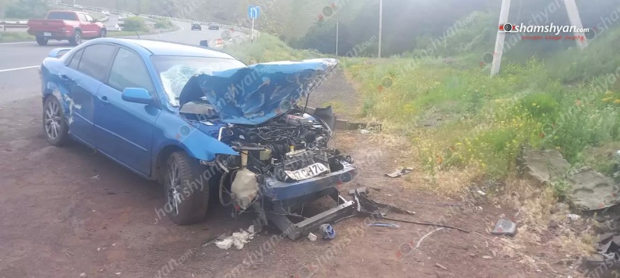 Երևան-Սևան ճանապարհին Mazda-ն բախվել է արգելապատնեշներին, ապա քարերին. shamshyan.com