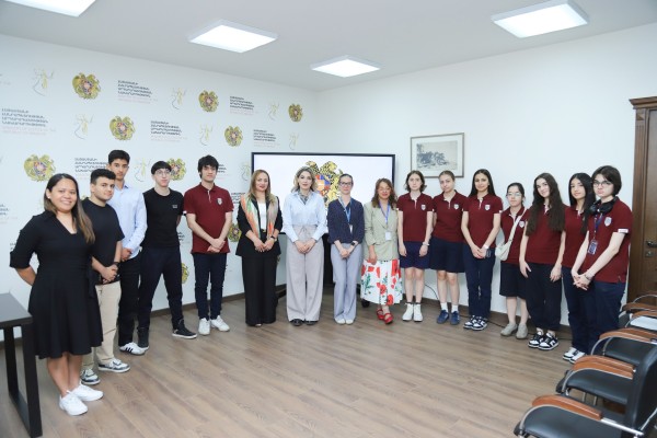 Հեղափոխությունից հետո կոռուպցիոն սխեմաներ այլևս չկան․ Գալյանը՝ Քեմբրիջի դպրոցի աշակերտներին