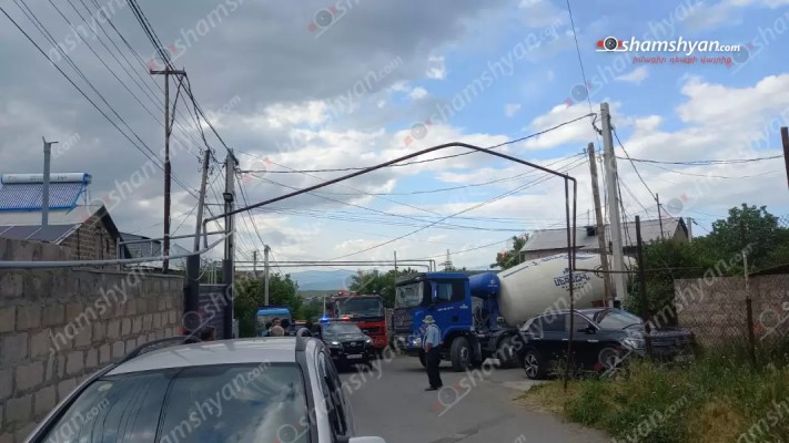 «Shacman» բետոնախառնիչը Ջրվեժի ամառանոցներում բախվել է գազատար խողովակներին, կոտրել գազի մի քանի հաշվիչներ. shamshyan.com