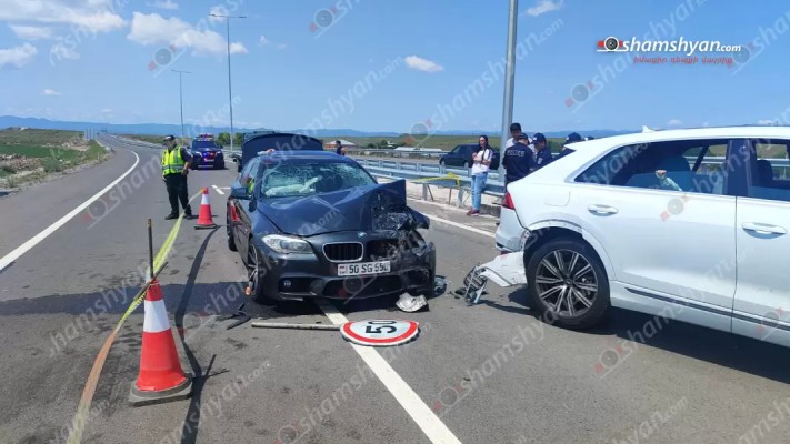 Երևան-Գյումրի ճանապարհին բախվել են Audi-ն և BMW-ն․ կան վիրավորներ․ shamshyan.com