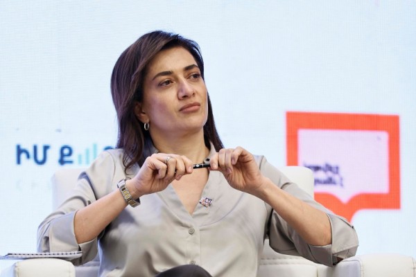 Աննա Հակոբյանը «կրթում է»՝ առանց լիցենզիայի 