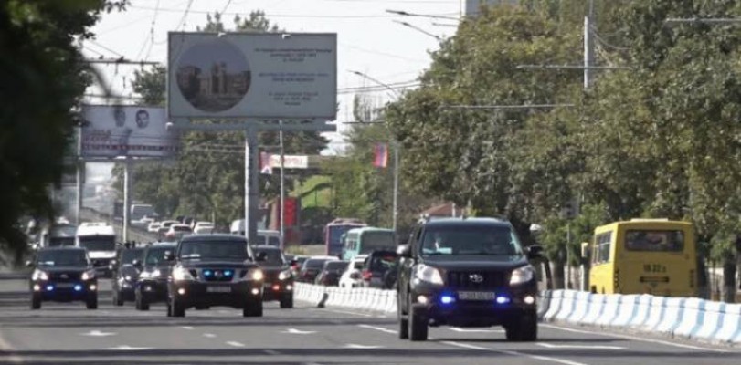 Փաշինյանի շարասյունը Սյունիքից վերադառնալիս ավտովթարի է ենթարկվել