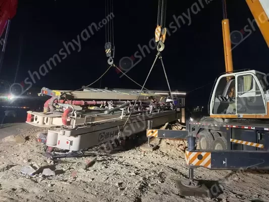Արտակարգ դեպք՝ Երևանում. Mercedes մակնիշի բետոնախառնիչը կողաշրջվել է. shamshyan.com