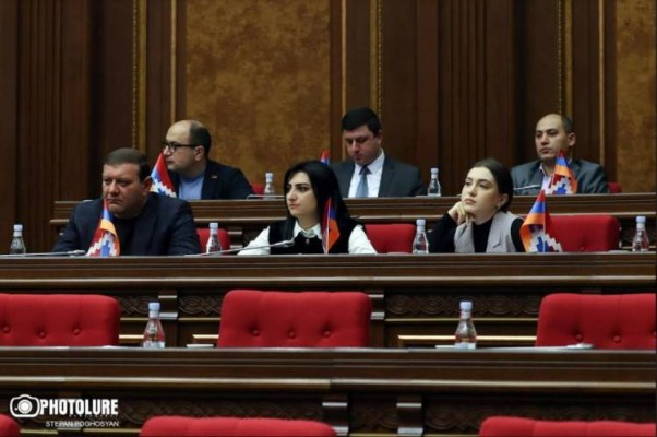 Իմպիչմենտի գործընթացն օդից կախված է. Հրապարակ
