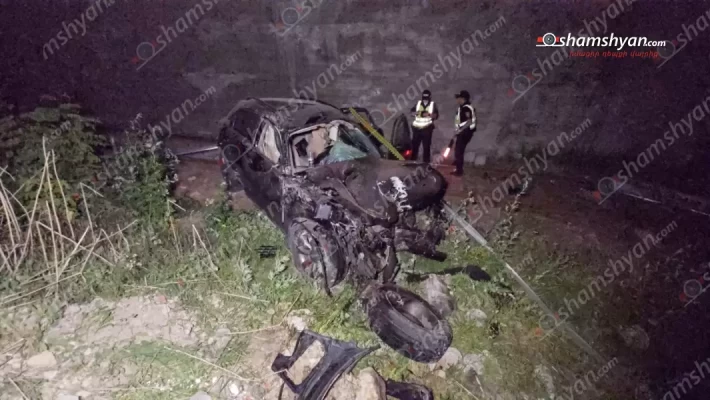 Կոտայքում «Infiniti»-ն կոտրել է Երևանն ազդարարող ցուցանակն ու 10 մետր բարձրությունից ընկել երկաթգծի վրա. կան վիրավորներ. shamshyan.com