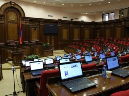Հանրայինի ղեկավարությունը ԱԺ-ում լրագրողական աշխատանք անիմաստ է համարում․ Հրապարակ