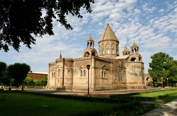 Հունիսի 16-22-ը Կաթողիկոսի օրհնությամբ դուրս կբերվեն Սուրբ Էջմիածնի սրբազան մասունքները