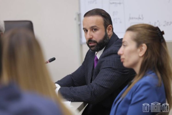 ՔՊ-ականներն իրար են ուտում. Հրապարակ