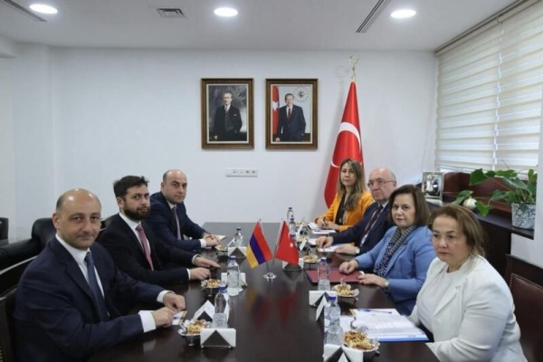 ՀՀ ԱԳ փոխնախարարը Անկարայում հանդիպել է իր թուրք գործընկերոջ հետ