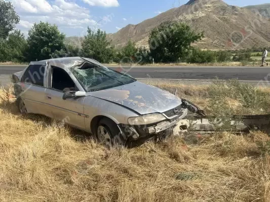 Երևան-Մեղրի ավտոճանապարհին բախվել են բեռնատարը և Opel-ը․ վերջինը հայտնվել է դաշտում․ կա վիրավոր․ shamshyan.com