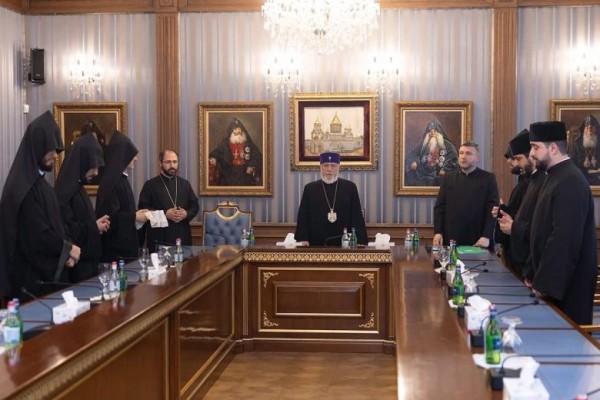 Կաթողիկոսն ընդունել է քառասնօրյա պատրաստության շրջանն անցած նորաօծ քահանաներին