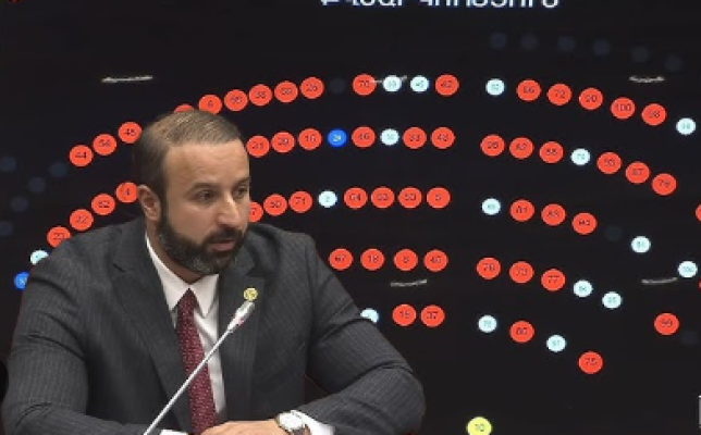 Ծիծաղելի իրավիճակ. նրանց խոսքը գործին չի բռնում