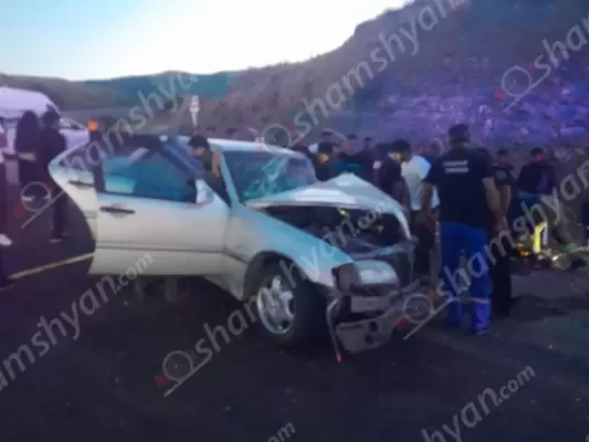 Ողբերգական ավտովթար՝ Վայոց ձորի մարզում. բախվել են բեռնատարն ու Mercedes-ը. կա 1 զոհ, 1 վիրավոր. shamshyan.com