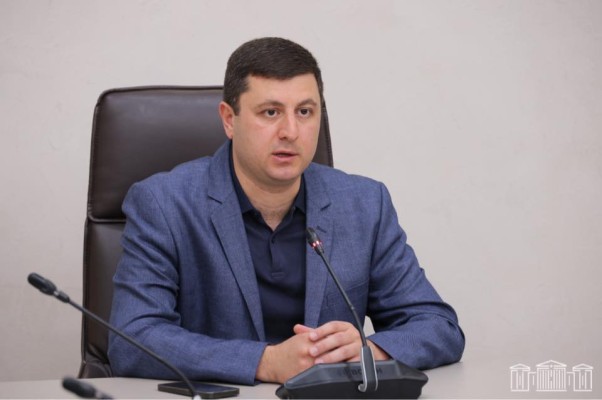 Շարունակելո՞ւ եք դատարկաբանությամբ ու թուրքերի փառաբանմամբ զբաղվել․ Տիգրան Աբրահամյան