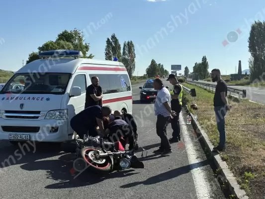 Երևան-Սևան ավտոճանապարհին բախվել են մոտոցիկլը և Isuzu-ն․ մոտոցիկլավարը և ուղևորը հոսպիտալացվել են․ shamshyan.com