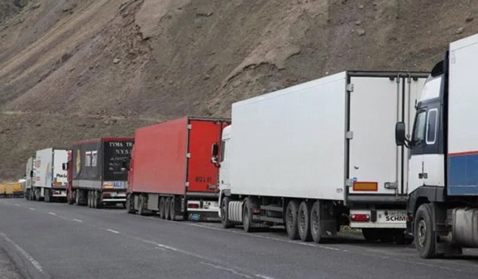 Վրացական Գեզի մաքսակետն անցել է հայկական կոնյակով բեռնված 69 բեռնատար