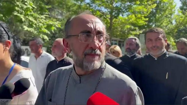 Միքայել Սրբազանին կարող են ազատել քաղաքական համայնքն ու Գարեգին Բ-ն