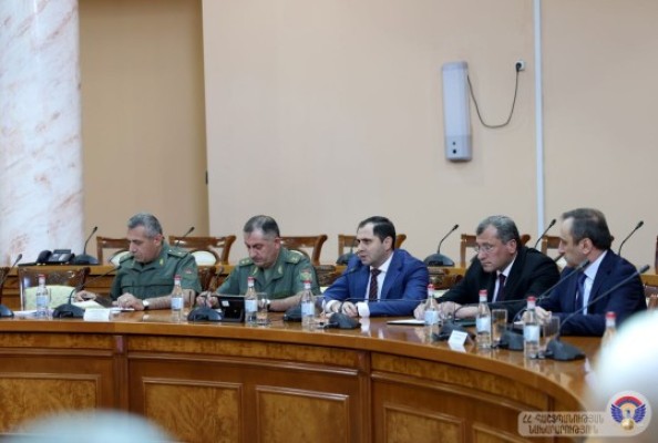 Պապիկյանը հանդիպել է արտերկրում հավատարմագրված ՀՀ ռազմական կցորդների հետ