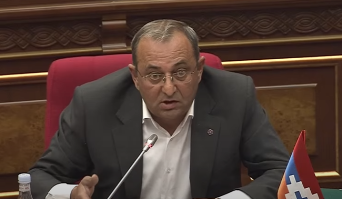 Փոխանակ քննարկեք իշխանության թշնամական հարձակումները ժողովրդի վրա, էկել եք՝ ի՞նչ եք խոսում. Մինասյան