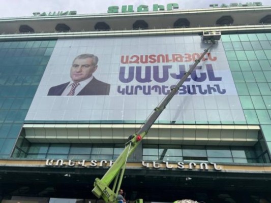 Քաղաքական հետապնդում է․ Սամվել Կարապետյանի նկարով պաստառները գովազդային չէին