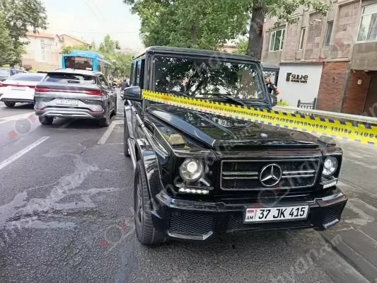  «Mercedes G»-ի վարորդը, ով հետախուզման մեջ էր, փորձել է խույս տալ պարեկներից՝ անցնելով կարմիր լույսերի տակով  