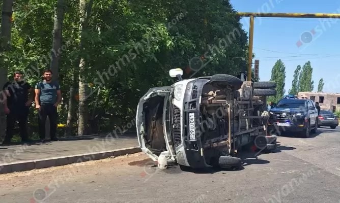 Ավտովթար՝ Կոտայքի մարզում․ բախվել են «Ford Transit»-ն ու բեռնատար «ГАЗель»-ը․ վերջինը կողաշրջվել է